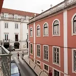 Principe Real Beautiful 3 Bedroom Flat * Lisboa
