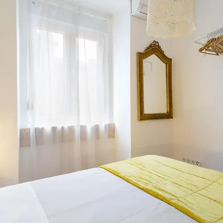 Principe Real Beautiful 3 Bedroom Flat דירה *