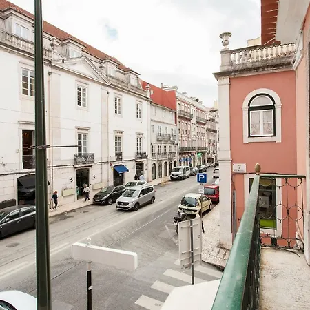 Principe Real Beautiful 3 Bedroom Flat דירה