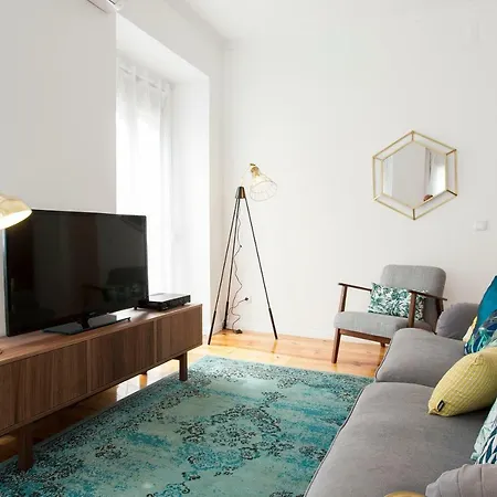 Principe Real Beautiful 3 Bedroom Flat דירה